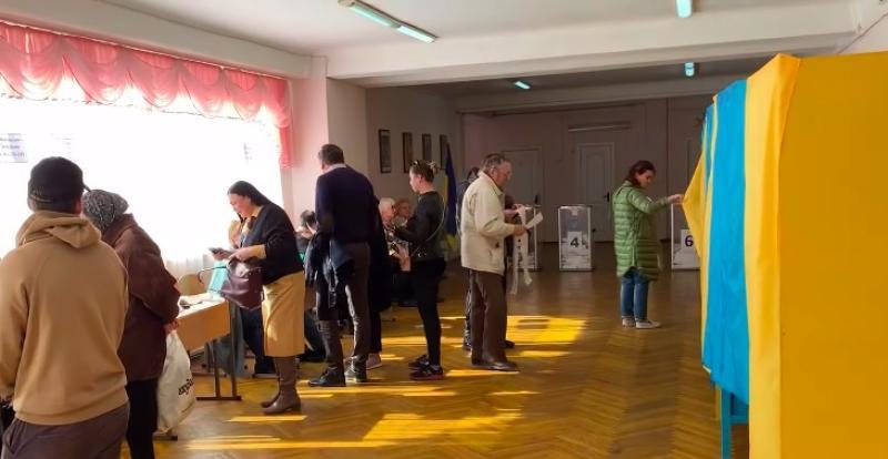 Голосование на выборах президента Украины завершилось
