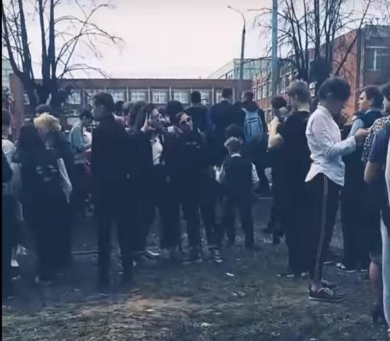 Школу в Подмосковье второй раз эвакуировали из-за сообщений о минировании