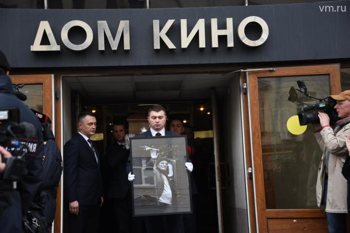 Все отмечали его трудолюбие, способность дружить, любящее сердце и доброту, которая отразилась и в его фильмах / Пелагия Замятина, "Вечерняя Москва"