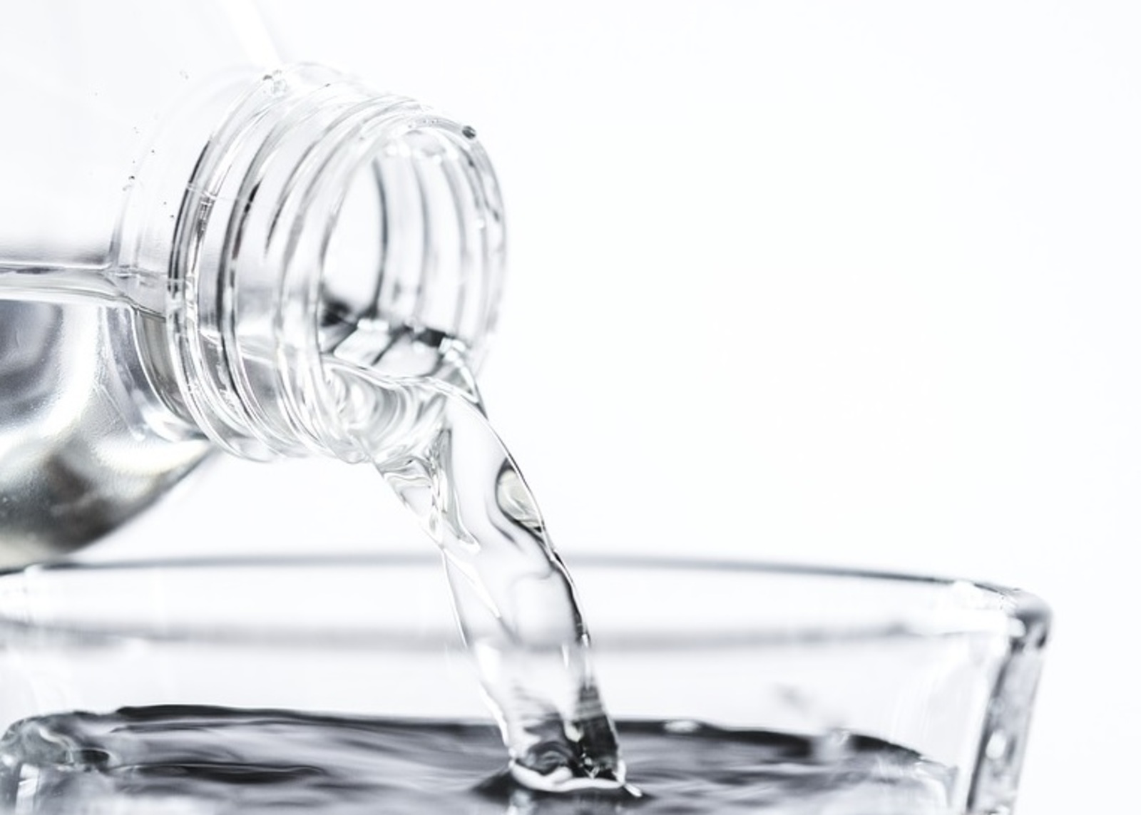 Как выбрать качественную питьевую воду и сколько она должна стоить