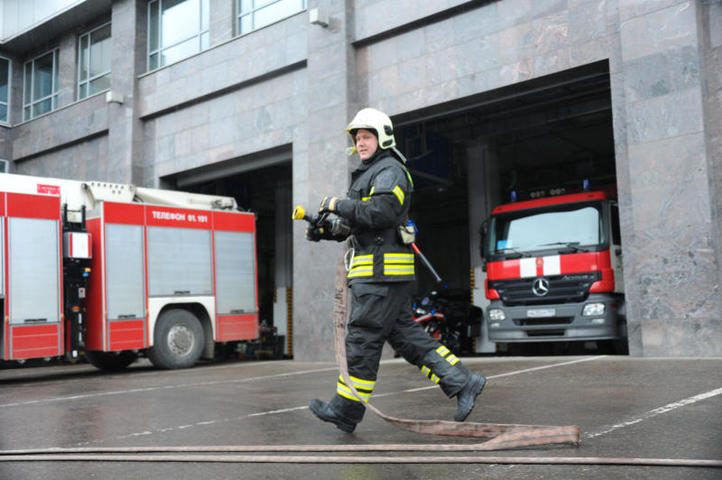 Утеплитель загорелся в неэксплуатируемом здании на Конюшковской улице