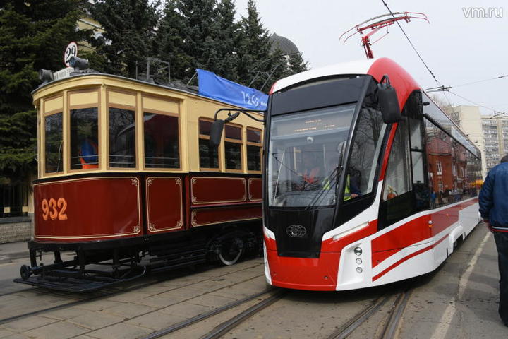 Трамвай на водородном топливе впервые проехал по центру Петербурга