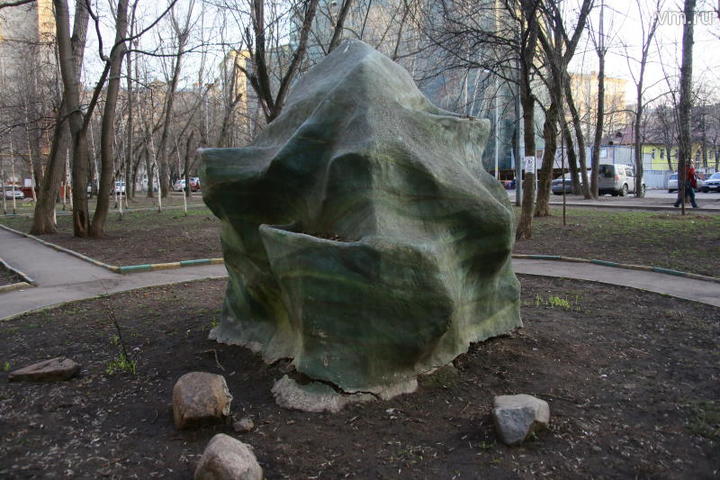 Памятник «Ерунде»: корреспондент «ВМ» выяснил, откуда взялся монумент