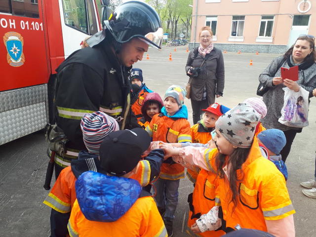 Пожарные организовали для детей фестиваль «Азбука безопасности»