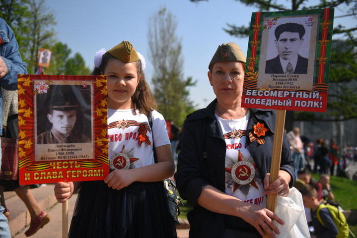 Сколько портретов, столько и историй: Юнкоры ВМ узнали у москвичей истории их родственников-фронтовиков