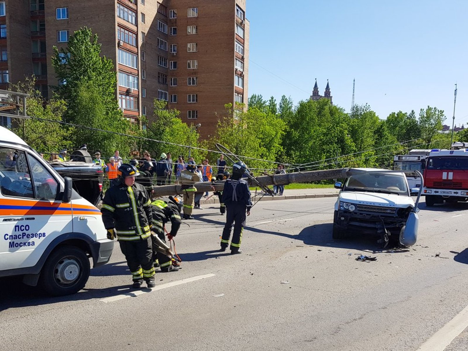 Вечерняя москва происшествия. ДТП народного ополчения Москва. Авария на ул народного ополчения Москва. Авария народного ополчения сегодня Москва. МАИ Москва происшествия.