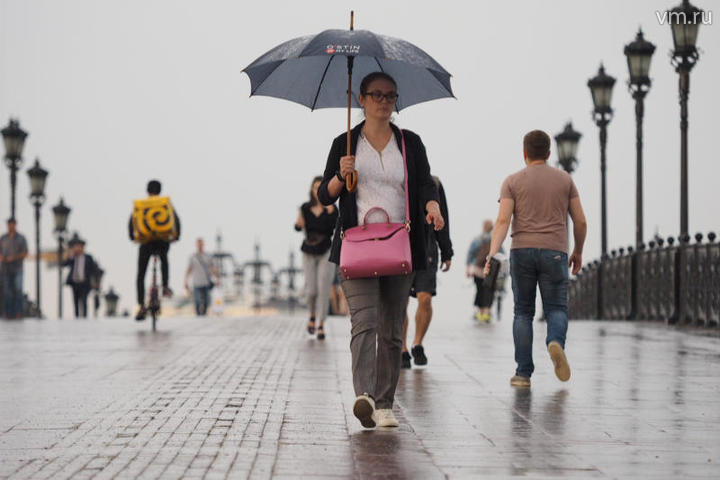 «Желтый» уровень погодной опасности объявлен в столице до 18 июля