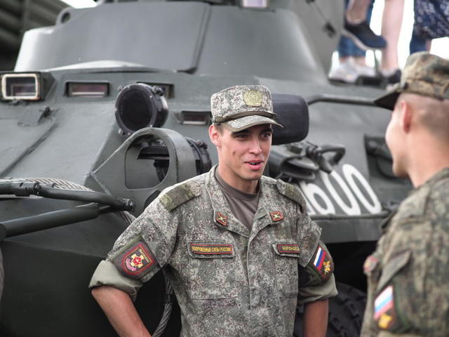 Уроки мужества: московских призывников проводили в армию