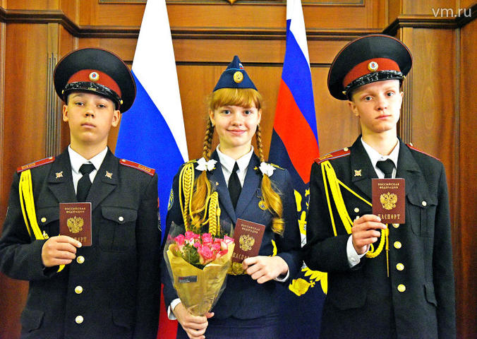 Победители олимпиад и соревнований получили первые паспорта