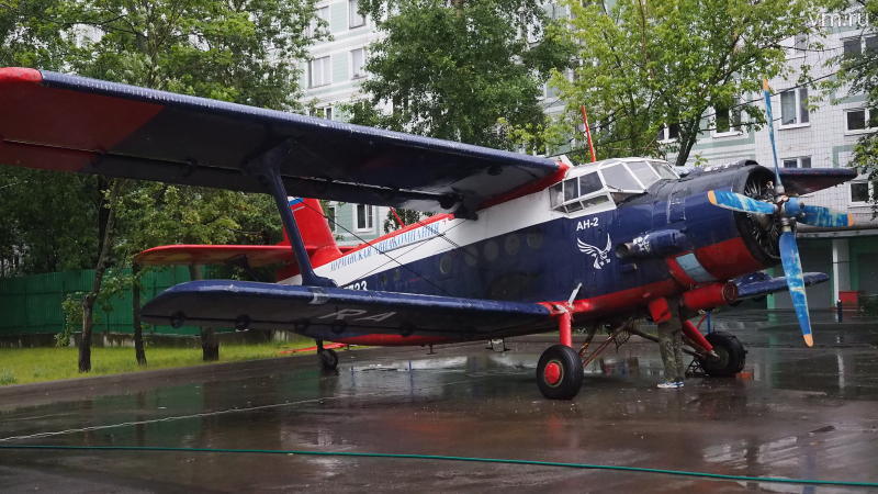 По документам Ан-2, выпущенный в 1975 году, может налетать до ремонта еще 500 часов / Сергей Шахиджанян, «Вечерняя Москва»
