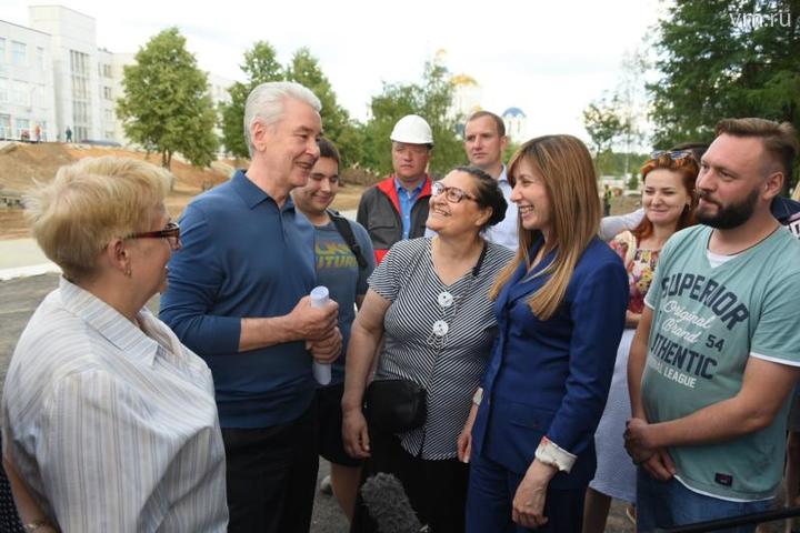 По словам Сергея Собянина, в этом году в рамках программы «Мой район» благоустроят 162 парка, сквера, бульвара и другие популярные среди местных жителей территории / Владимир Новиков, «Вечерняя Москва»