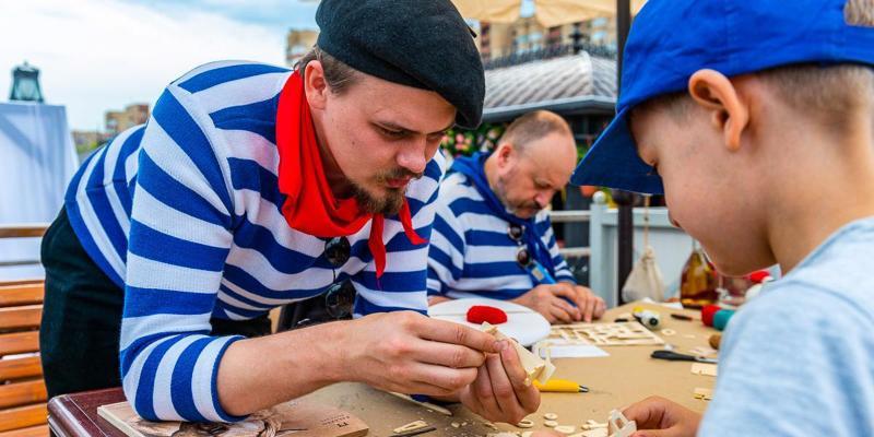 Плести ловцы снов и создавать парфюм научат москвичей на фестивале крафтовых искусств