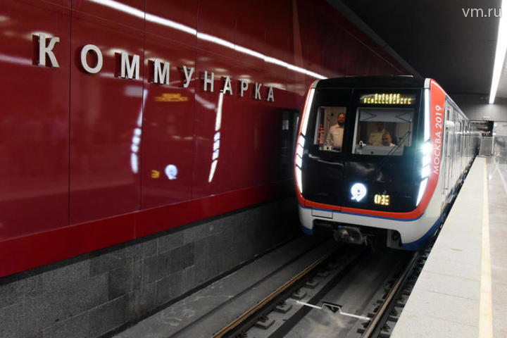 Движение на красной ветке метро введено в график после падения пассажира