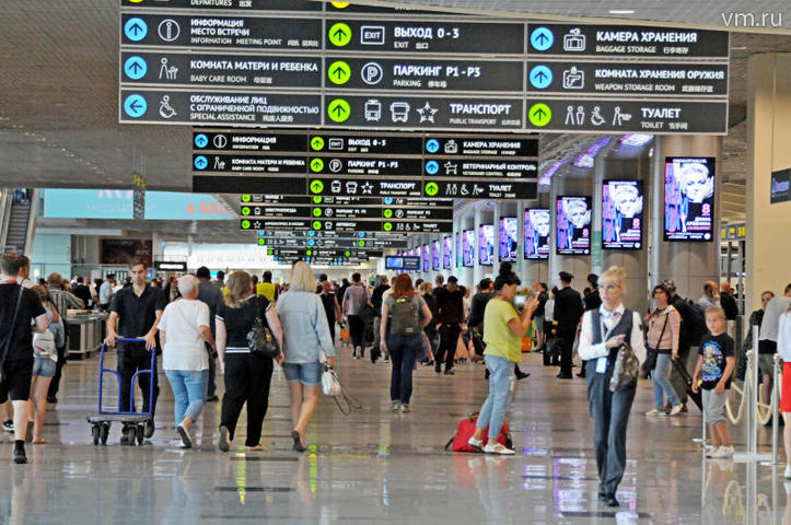Четыре из пяти россиян выступили за возвращение курилок в аэропорты