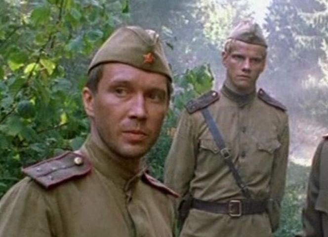 В фильме «В августе 44-го» артисты Евгений Миронов и Юрий Толоконников сыграли солдат. Директором картины был Борис Криштул