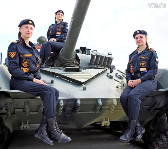 Женский экипаж покажет мастерство в танковом биатлоне на полигоне Алабино