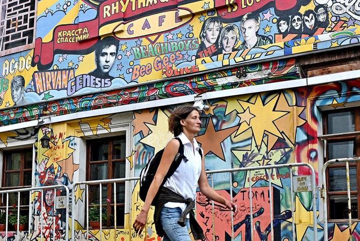 Искусство или реклама: что делать с граффити на фасадах домов в Москве