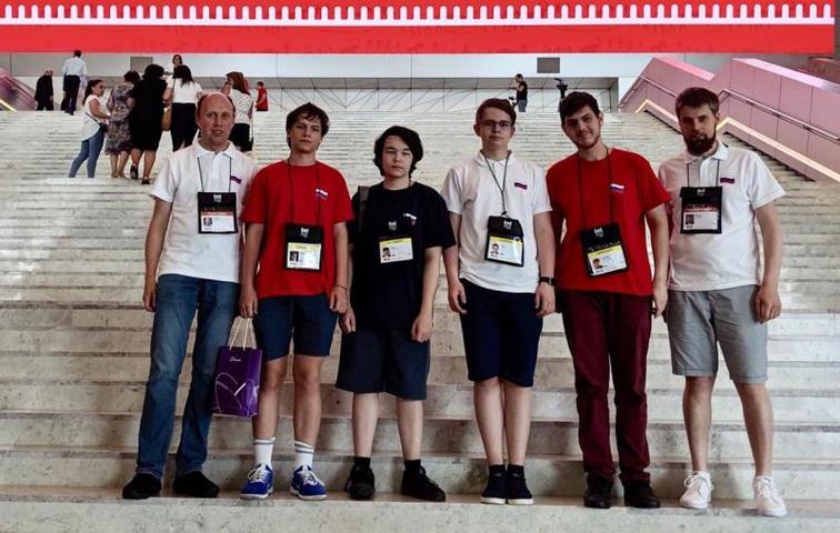 Российские школьники заняли первое место на Международной олимпиаде по информатике