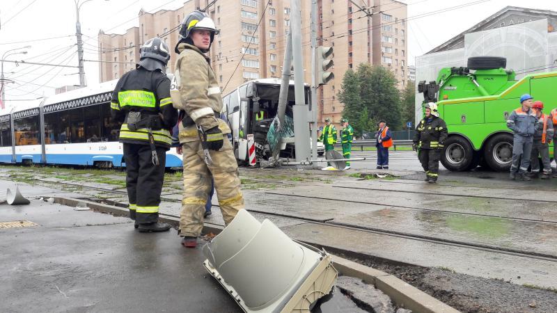 Более 10 человек пострадали в ДТП с туристическим автобусом на востоке Москвы